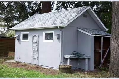 3215 SE 116th Ave, Portland, OR 97266 - Photo 6