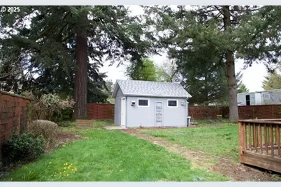 3215 SE 116th Ave, Portland, OR 97266 - Photo 4