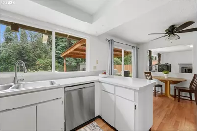 892 NE 28th St, Gresham, OR 97030 - Photo 10