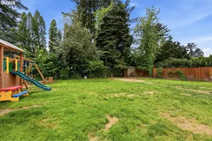 892 NE 28th St, Gresham, OR 97030 - Photo 22