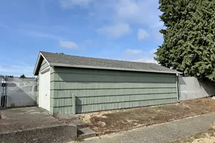 2091 Broadway Ave, North Bend, OR 97459 - Photo 8