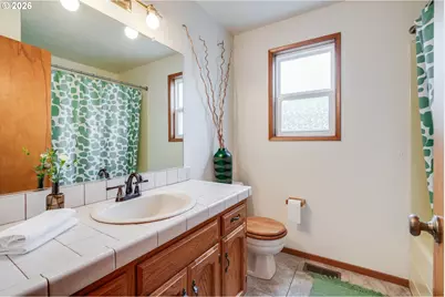 160 S Center St, Silverton, OR 97381 - Photo 18