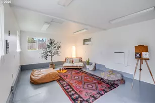 160 S Center St, Silverton, OR 97381 - Photo 26