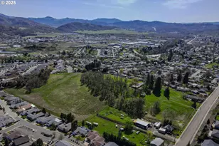 383 Little Valley Rd, Roseburg, OR 97471 - Photo 48