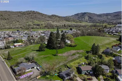 383 Little Valley Rd, Roseburg, OR 97471 - Photo 42