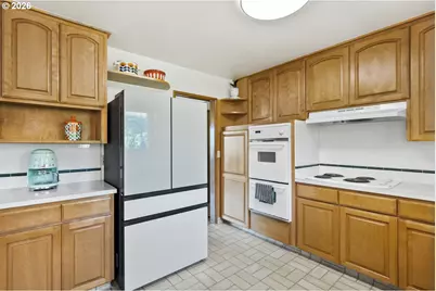 10818 SE Clay St, Portland, OR 97216 - Photo 16