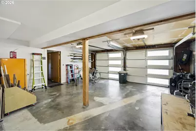 10818 SE Clay St, Portland, OR 97216 - Photo 38