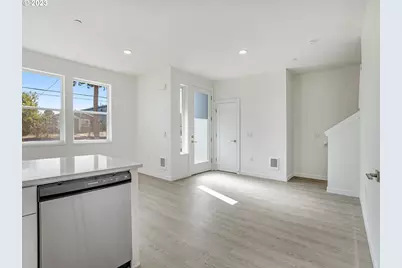 6841 N Montana Ave, Portland, OR 97217 - Photo 8