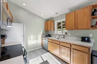 692 N 1st St, Creswell, OR 97426 - Photo 18