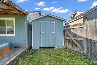 692 N 1st St, Creswell, OR 97426 - Photo 40