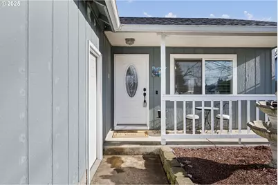 692 N 1st St, Creswell, OR 97426 - Photo 4