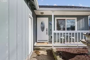 692 N 1st St, Creswell, OR 97426 - Photo 4