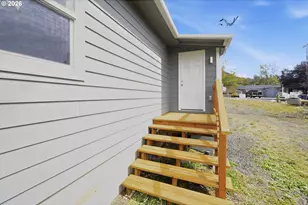 481 N D St, Lowell, OR 97452 - Photo 20