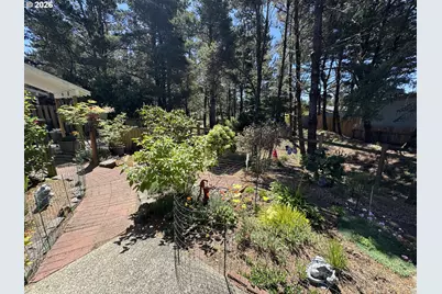 2013 Royal Saint George Dr, Florence, OR 97439 - Photo 32