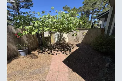 2013 Royal Saint George Dr, Florence, OR 97439 - Photo 34
