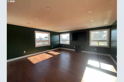 360 2nd St, Bandon, OR 97411 - Photo 22