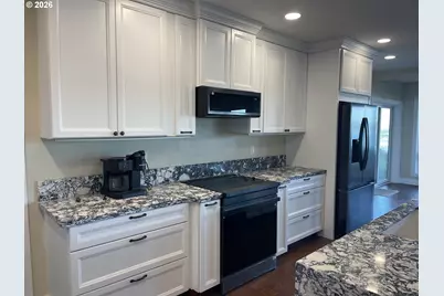 360 2nd St, Bandon, OR 97411 - Photo 10