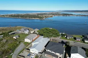 360 2nd St, Bandon, OR 97411 - Photo 8