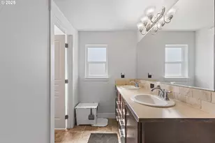 2558 NW White Oak Ave, Albany, OR 97321 - Photo 36