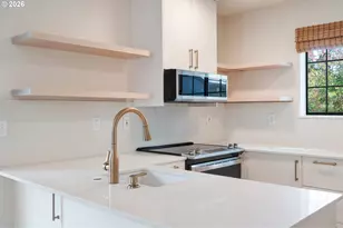 4000 Carman Dr, Lake Oswego, OR 97035 - Photo 14