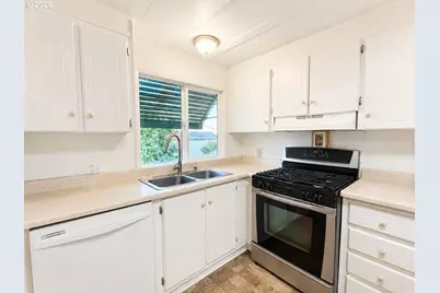 1200 E Central Ave #10, Sutherlin, OR 97479 - Photo 10