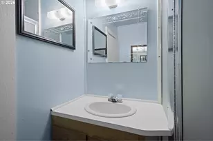 307 N Ash St, Bingen, WA 98605 - Photo 18