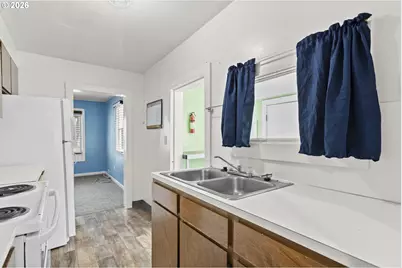 307 N Ash St, Bingen, WA 98605 - Photo 24