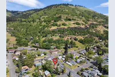 307 N Ash St, Bingen, WA 98605 - Photo 16