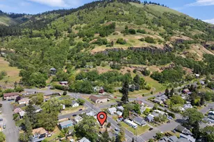 307 N Ash St, Bingen, WA 98605 - Photo 16