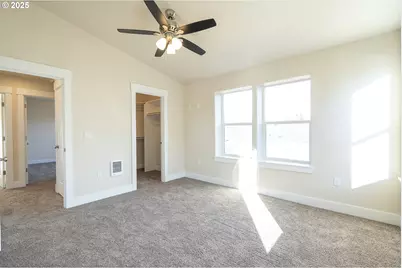 115 E Jersey St, Gladstone, OR 97027 - Photo 14
