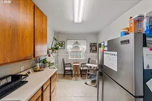 296 S 10th St, Coos Bay, OR 97420 - Photo 12
