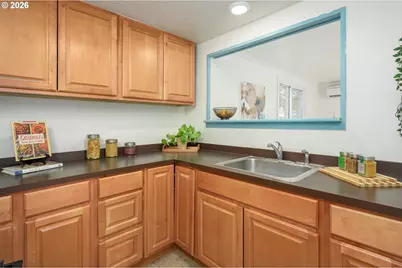 2571 Alder St, Eugene, OR 97405 - Photo 10