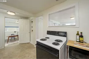 2571 Alder St, Eugene, OR 97405 - Photo 12