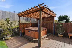 2025 Roosevelt Loop, North Bend, OR 97459 - Photo 38