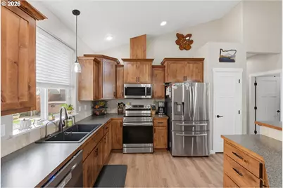 2025 Roosevelt Loop, North Bend, OR 97459 - Photo 16