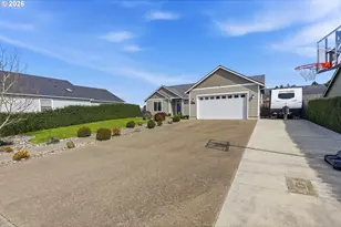 2025 Roosevelt Loop, North Bend, OR 97459 - Photo 4