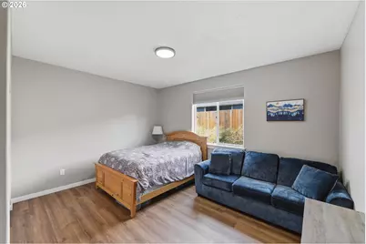 2025 Roosevelt Loop, North Bend, OR 97459 - Photo 8