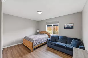 2025 Roosevelt Loop, North Bend, OR 97459 - Photo 8