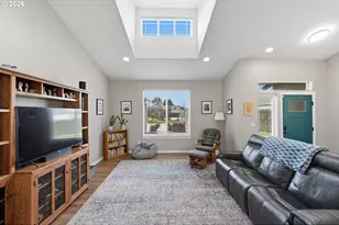 2025 Roosevelt Loop, North Bend, OR 97459 - Photo 12