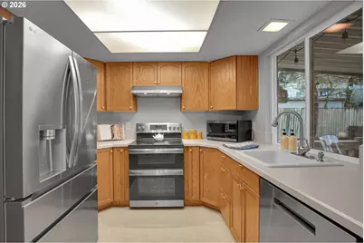 638 SW 7th St, Gresham, OR 97080 - Photo 10