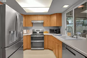 638 SW 7th St, Gresham, OR 97080 - Photo 10