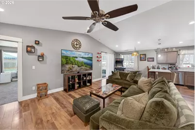 601 SE Rose Ridge Dr, Winston, OR 97496 - Photo 6