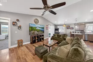 601 SE Rose Ridge Dr, Winston, OR 97496 - Photo 6