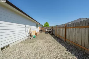 601 SE Rose Ridge Dr, Winston, OR 97496 - Photo 32