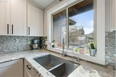 2382 NW Esquire Dr, Roseburg, OR 97471 - Photo 10