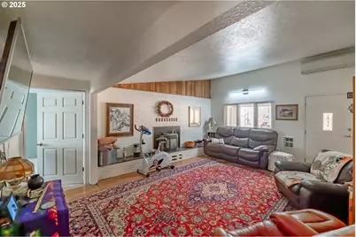 1054 N River Dr, Sweet Home, OR 97386 - Photo 12