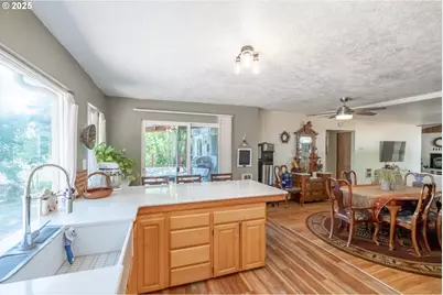 1054 N River Dr, Sweet Home, OR 97386 - Photo 8