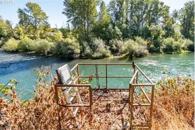 1054 N River Dr, Sweet Home, OR 97386 - Photo 4