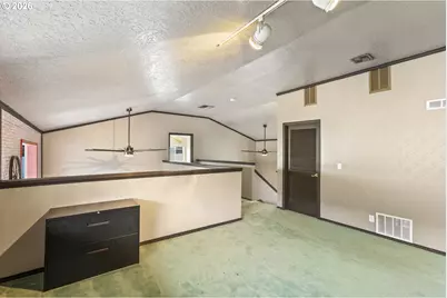 2039 N Jantzen Ave, Portland, OR 97217 - Photo 34