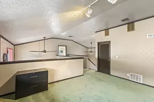 2039 N Jantzen Ave, Portland, OR 97217 - Photo 34